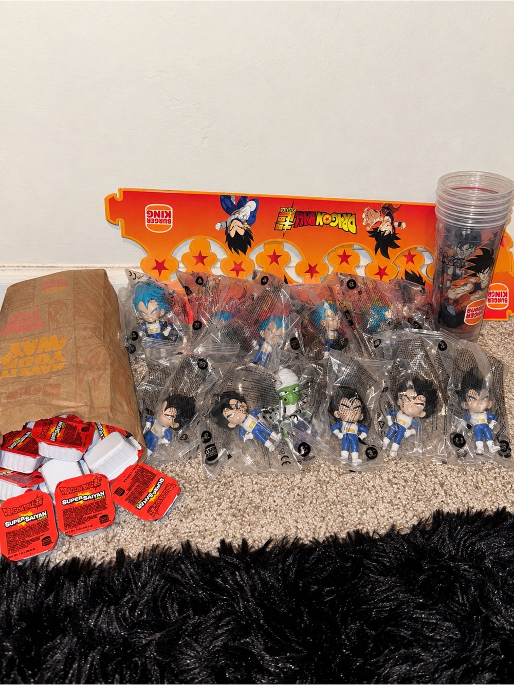 DBZ x BK (x5 black hair Vegeta, x5 blue hair Vegeta, x1 Piccolo, cups&sauce!